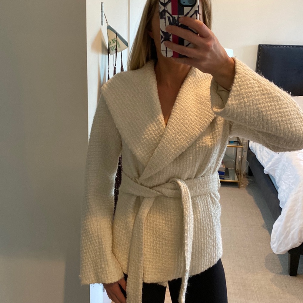 BCBG winter white jacket with hood. size XXS. But runs like a Small